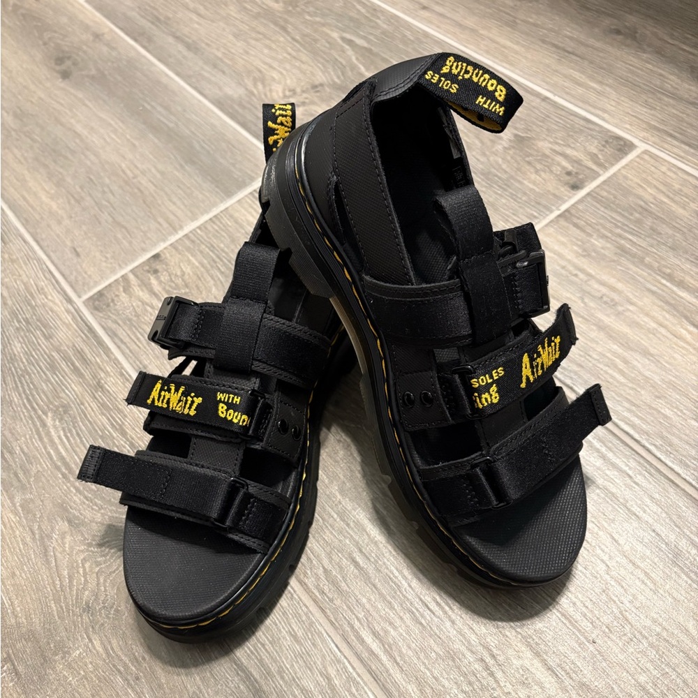 Dr. Martens AIRWAIR PEARSON SANDALS